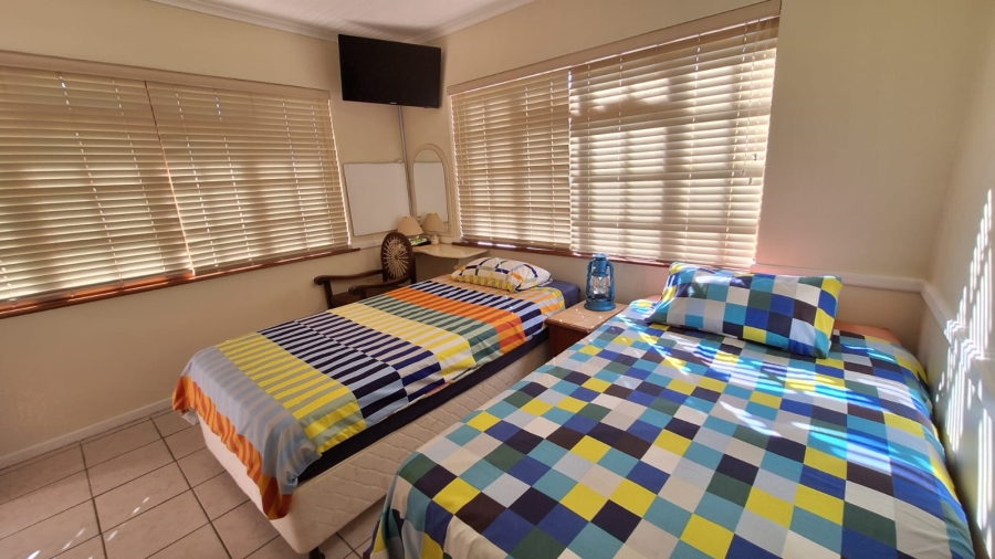 5 Bedroom Property for Sale in Stilbaai Wes Western Cape